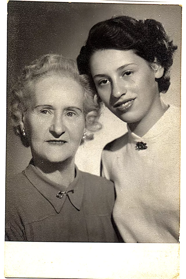 S. Jenõné és az unokája