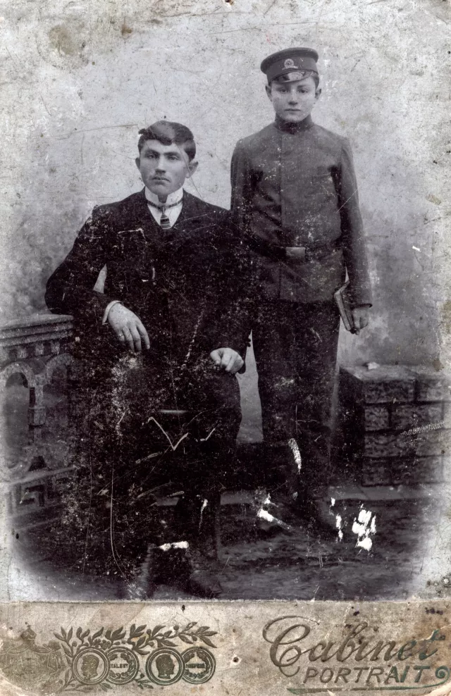 Solomon Tsyrulnik with an acquaintance