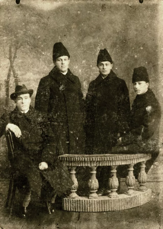 Faina Khorunzhenko's father Lev Levinson in the company of his Jewish friends Faina Khorunzhenko's father Lev Levinson in the company of his Jewish friends