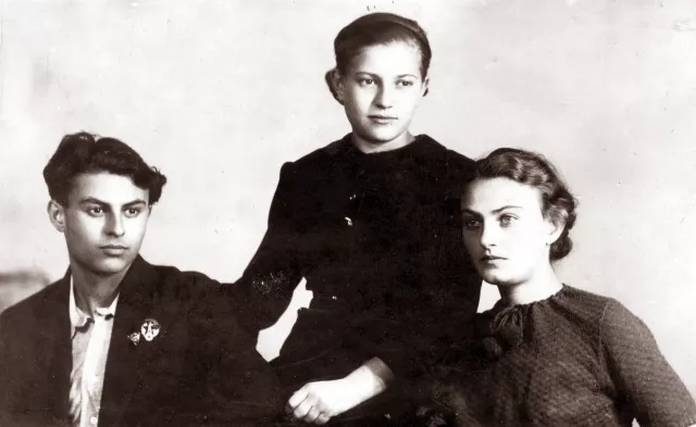 Faina Khorunzhenko with her cousins Moisey and Zhenya Shakhnovsky Faina Khorunzhenko with her cousins Moisey and Zhenya Shakhnovsky