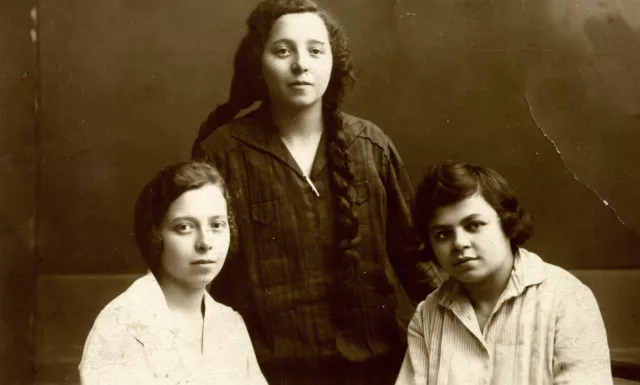 Yevsey Kotkov's sisters Genia Kotova and Polia Kotova and their girlfriend. Yevsey Kotkov's sisters Genia Kotova and Polia Kotova and their girlfriend.