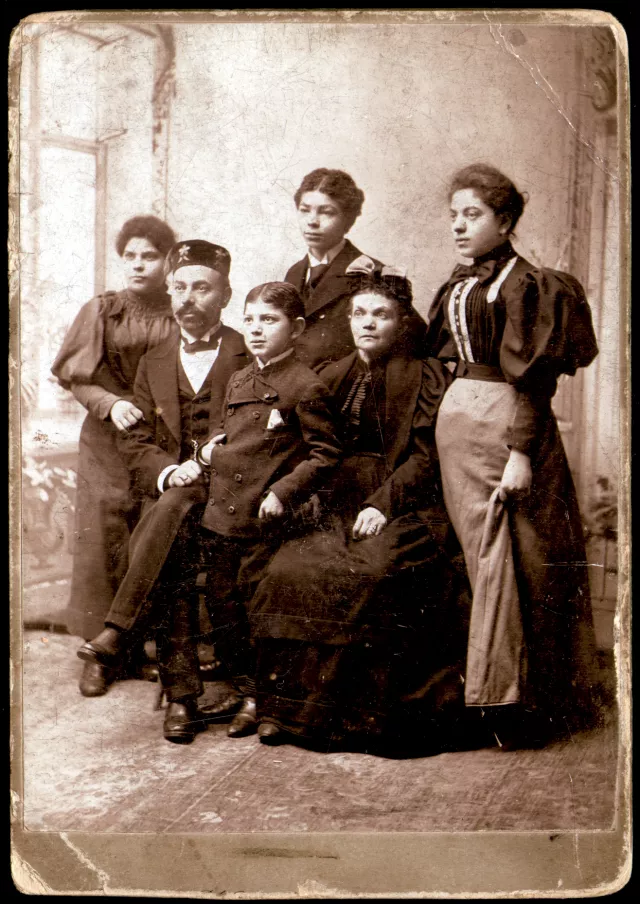 Klara Karpati's mother's family