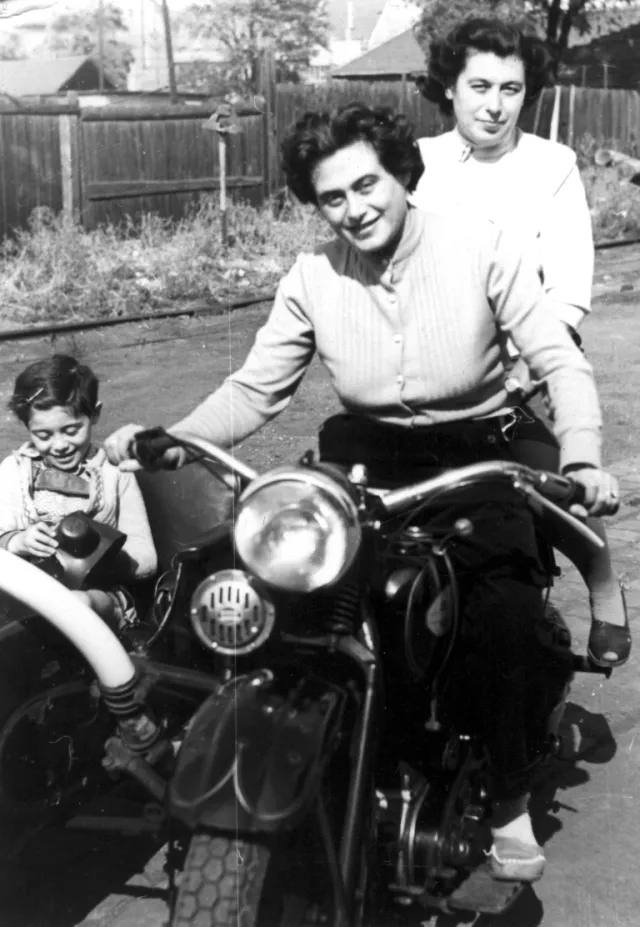 Zsuzsa Kobstein, Judit Kutas and cousin