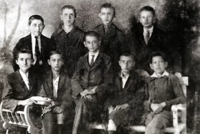 Marika Krpez's father Lazar Deutsch with friends Marika Krpez's father Lazar Deutsch with friends