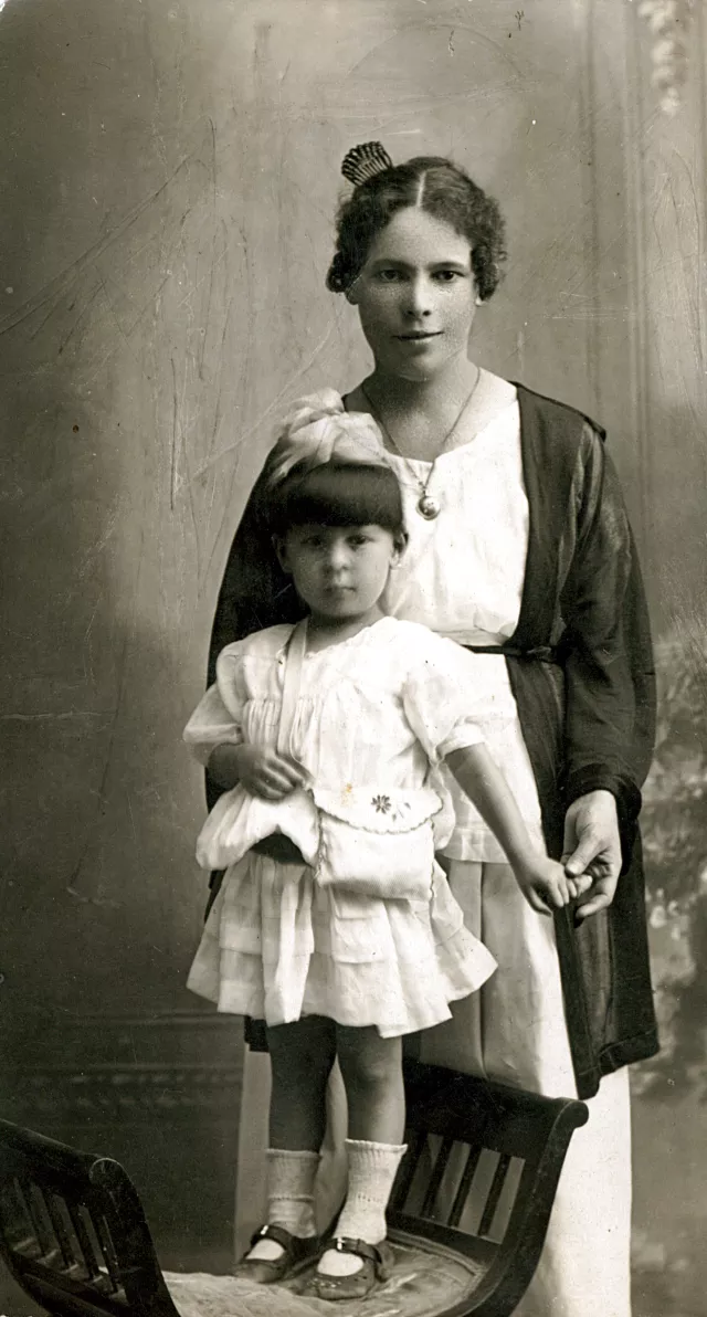 Roza Levenberg and her mother Mariam Berdichevskaya Levenberg Roza Levenberg and her mother Mariam Berdichevskaya Levenberg
