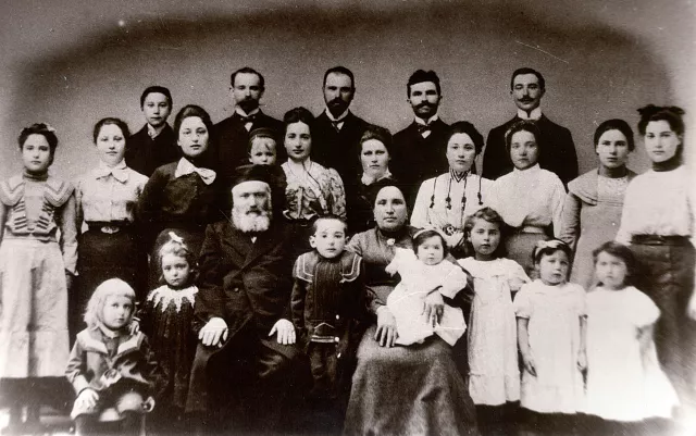 Gerta Halperin and family