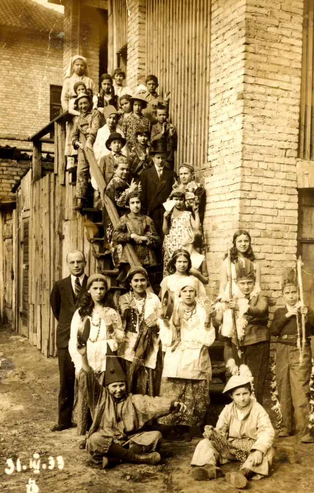 Fania Brantsovskaya with her schoolmates