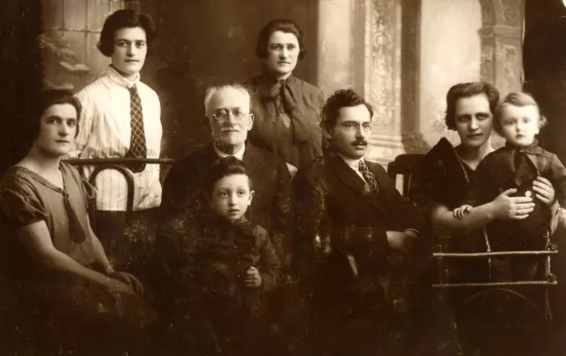 Isroel Lempertas and his family Isroel Lempertas and his family