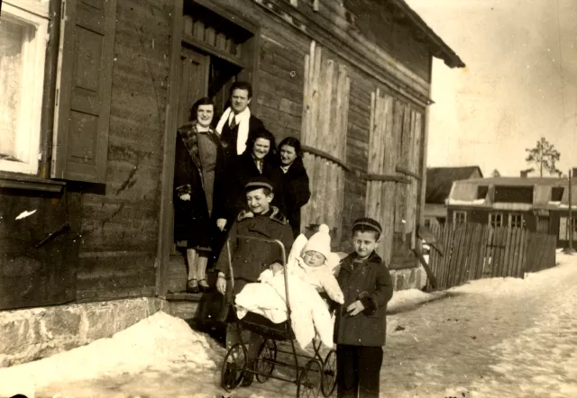 Isroel Lempertas and his family Isroel Lempertas and his family