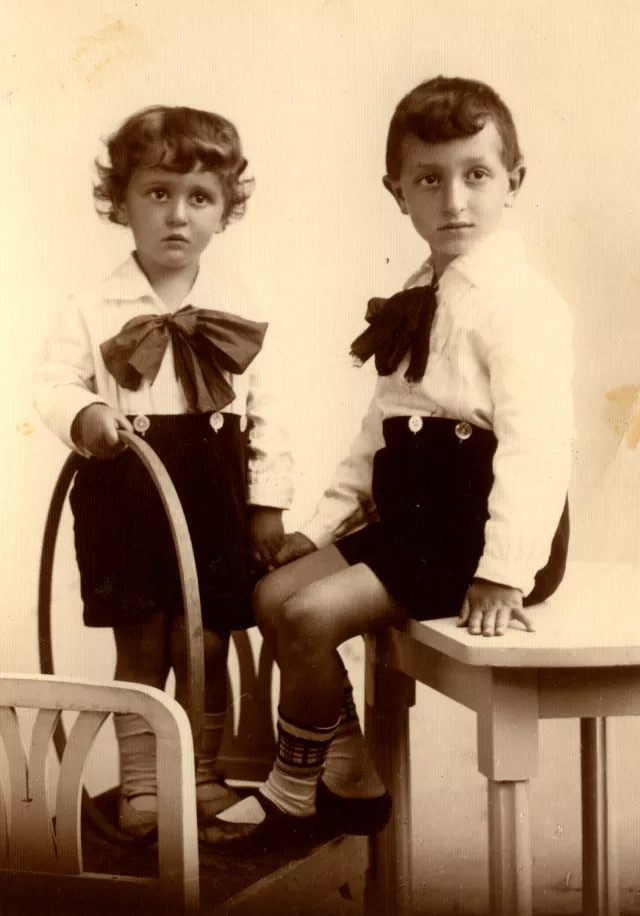 Isroel Lempertas with his brother Mihl-Duvid Isroel Lempertas with his brother Mihl-Duvid