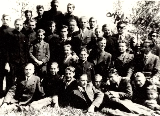 Isroel Lempertas with his schoolmates Isroel Lempertas with his schoolmates