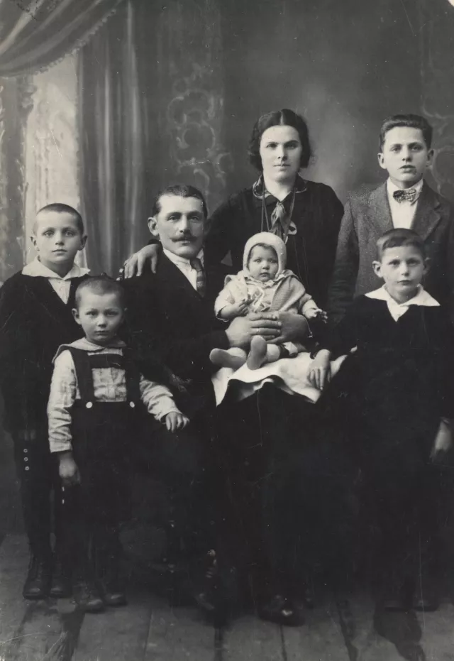 Rafael Genis and his family