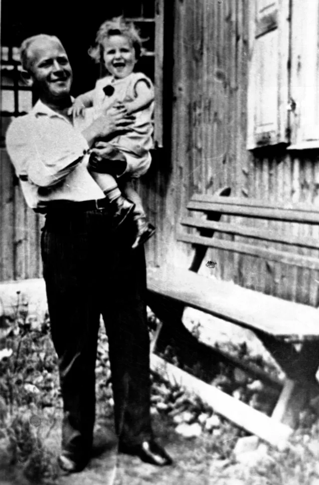 Ranana Malkhanova and her father Moses Kleinstein