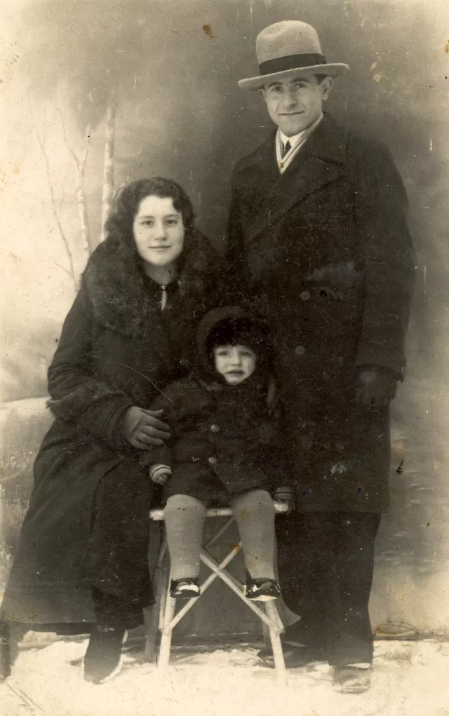 Yankl Dudakas with his mother Gitah Dudak and father Itzhak Dudak Yankl Dudakas with his mother Gitah Dudak and father Itzhak Dudak