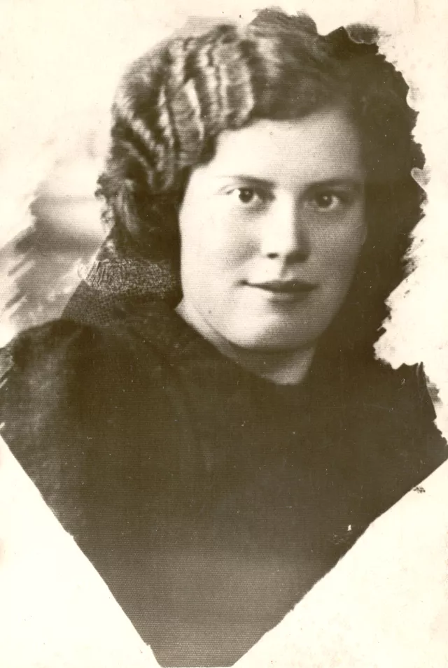 Esther-Rochl Kloz Esther-Rochl Kloz