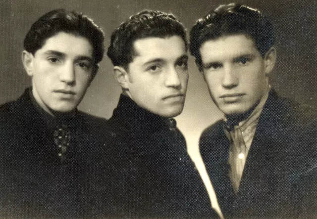 Yankl Dudakas and his brothers Simon and Mende Yankl Dudakas and his brothers Simon and Mende