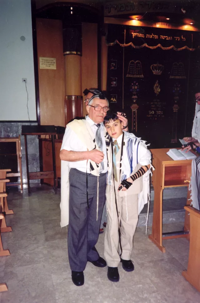 Yankl Dudakas and his grandson Arthur Furmanovskiy Yankl Dudakas and his grandson Arthur Furmanovskiy