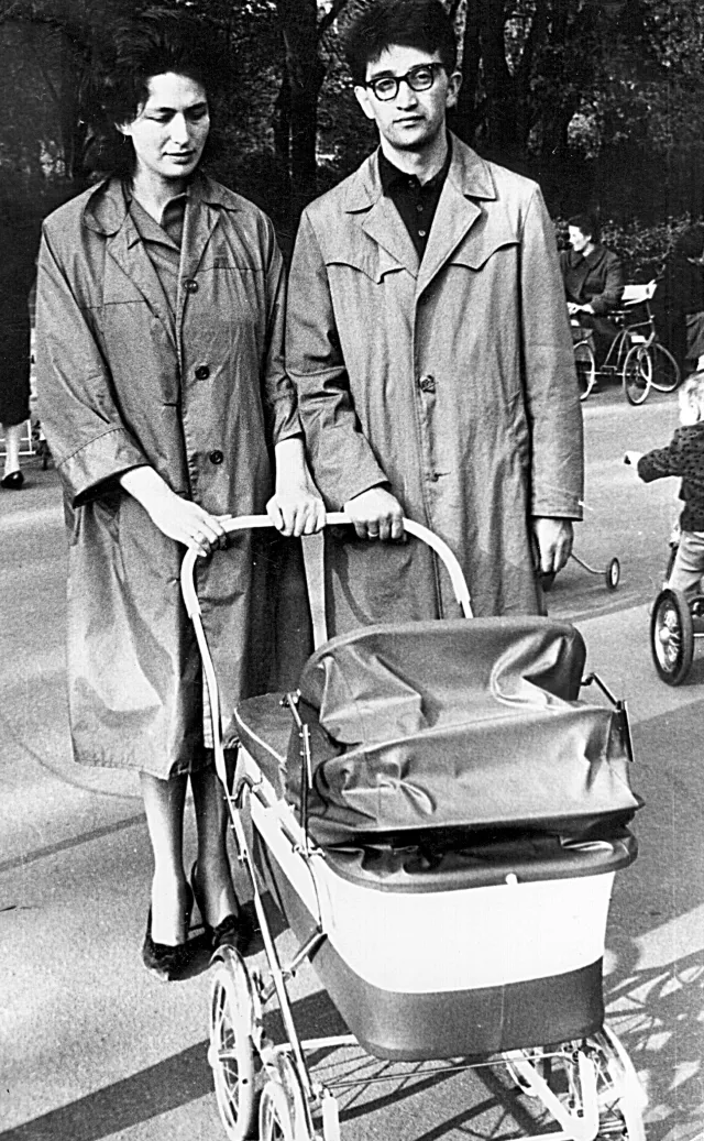 Abram Kopelovich with his wife Anna and daughter Nelli