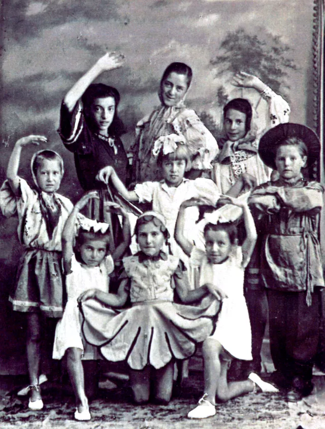 Ida Goldshmidt and her schoolmates at the children's home in Ivanovo Ida Goldshmidt and her schoolmates at the children's home in Ivanovo