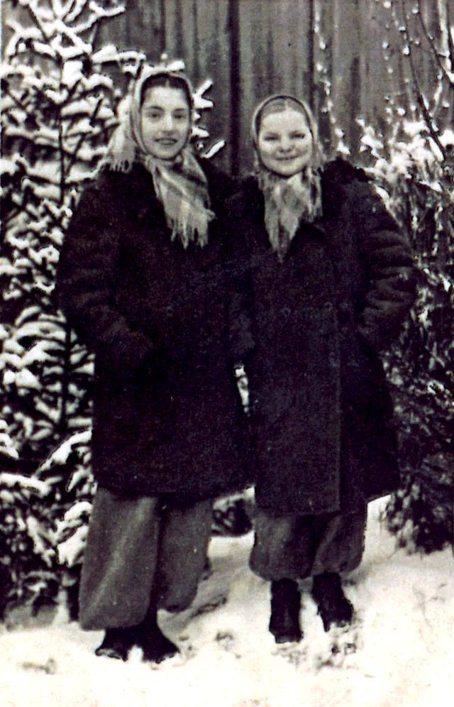 Ida Goldshmidt and her friend Luba Degtiaryova Ida Goldshmidt and her friend Luba Degtiaryova
