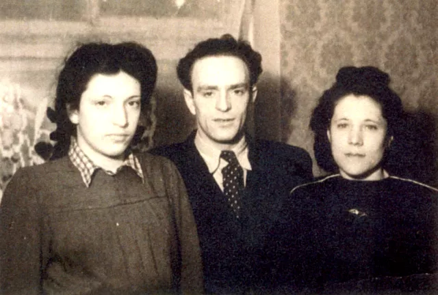 Ida Goldshmidt with her brother Todres Zaks and his wife Sima Ida Goldshmidt with her brother Todres Zaks and his wife Sima