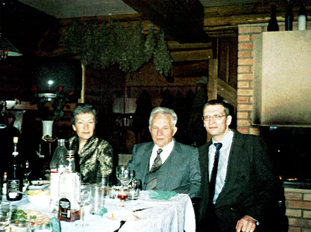 Ida Goldshmidt with her husband Samuel Goldshmidt and son Boris Ida Goldshmidt with her husband Samuel Goldshmidt and son Boris
