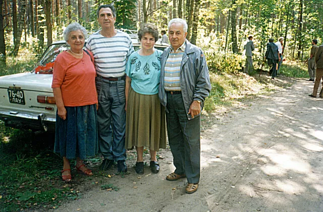 Itsik and Libe Margolis and friends in Ludza