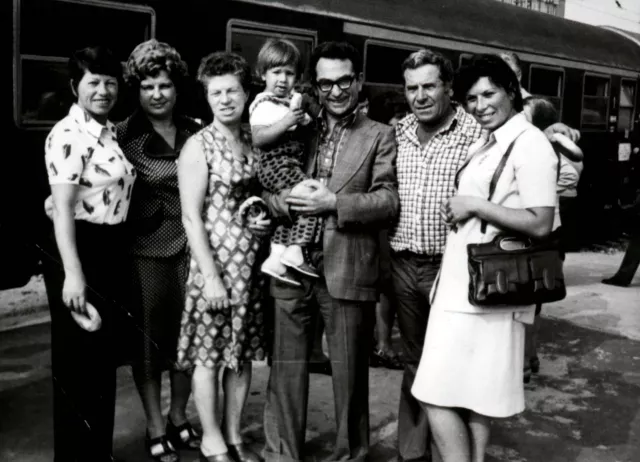 Leon Levi with his relatives