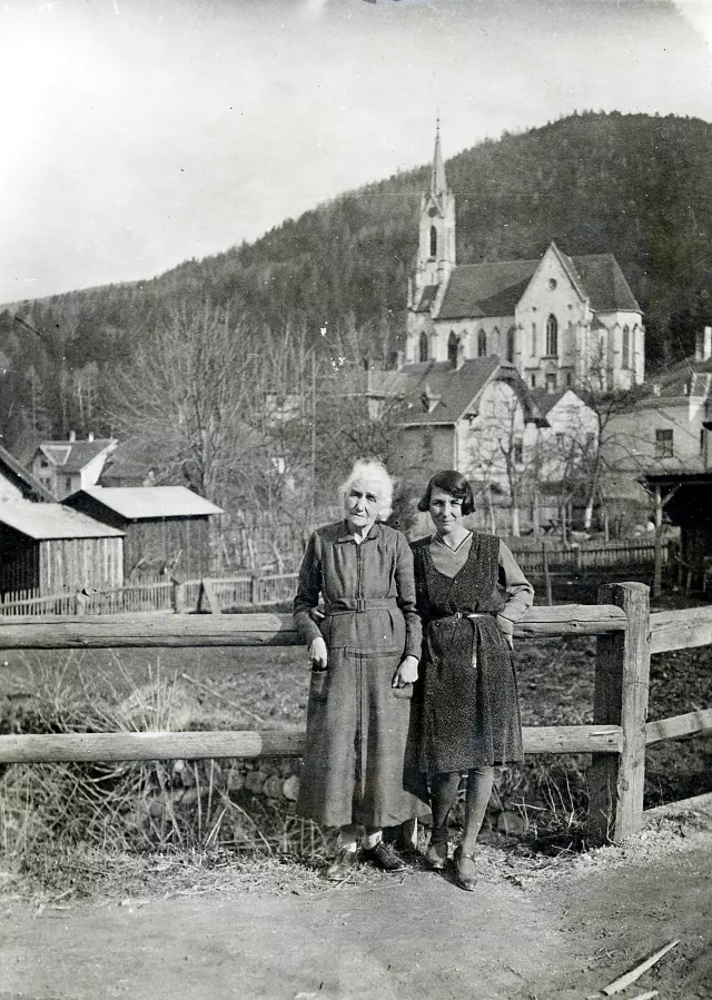 Sofie Friedmann und Berta Günser in Prein an der Rax