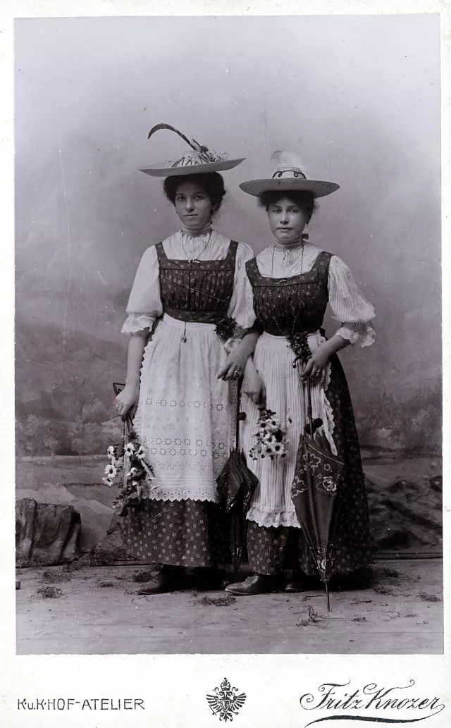 Lilli Tauber's mother Johanna Schischa with a friend
