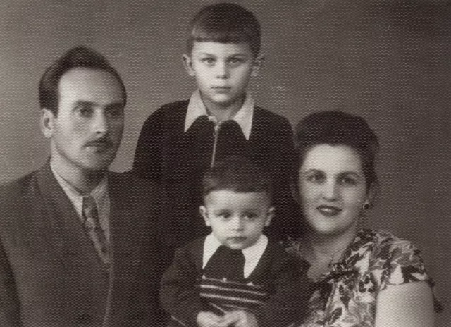 Isaac Rozenfain and his family