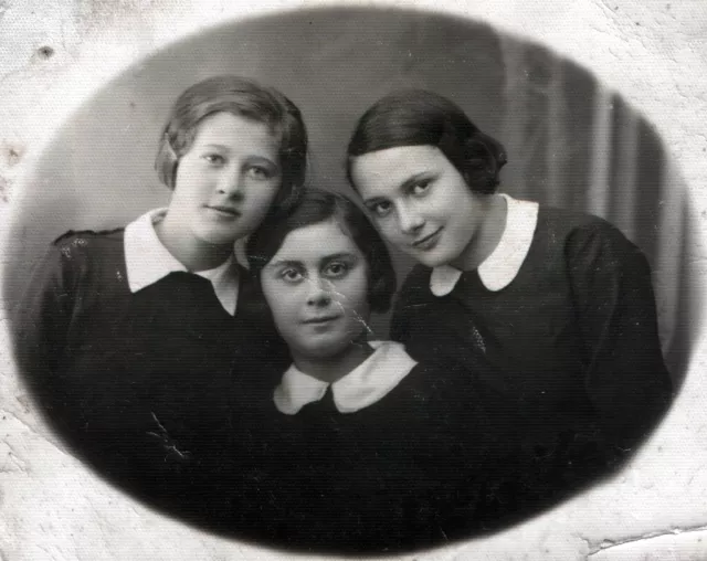 Enna Goldstein with her schoolmates