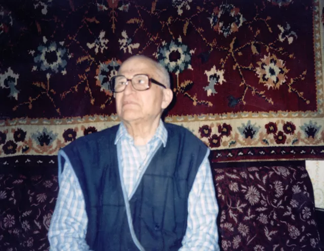 Mendel Kreimer in his apartment