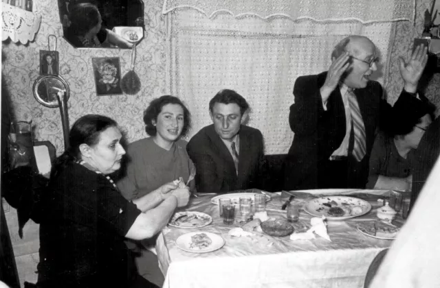 Sarra Shpitalnik, her husband Moisey Shpitalnik and her father Shlomo Molchanskiy
