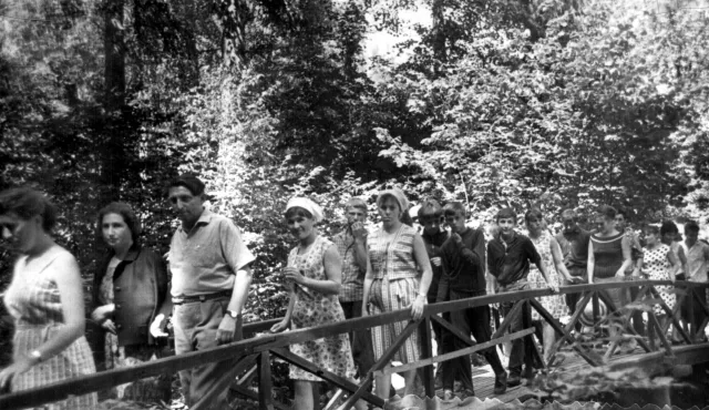 Sarra Shpitalnik and her husband Moisey Shpitalnik during a tour of Pushkin's places