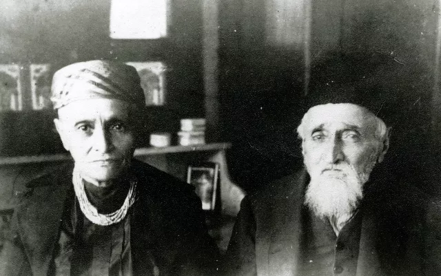 Isak and Mazel Simon, Nisim Navon's maternal grandmother's relatives