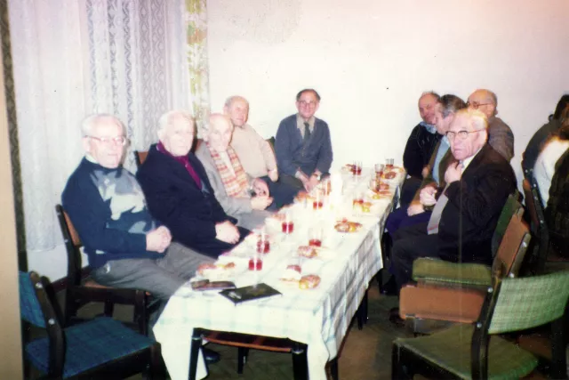 Mojsze Sznejser with friends from the Social and Cultural Society of Polish Jews in Legnica