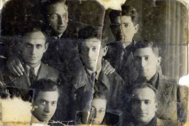 Nachman Elencwajg with his brother Dawid and friends