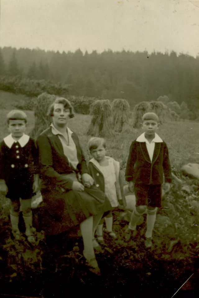 Daniel Bertram with his mother, sister and brother Daniel Bertram with his mother, sister and brother