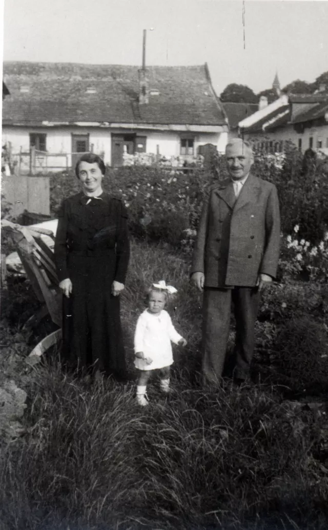 Ella and Jakub Abraham with Lydia Piovarcsyova