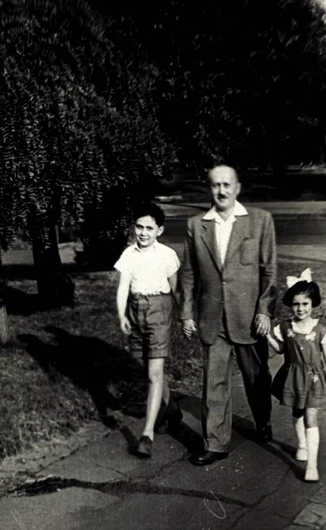 Pista Preisz with his children