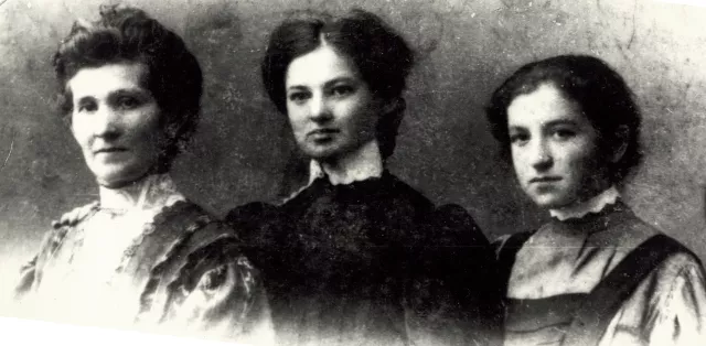 Lubov Ratmanskaya's paternal aunts Tsipa Lazareva, Manya Gertsensteyn, and Makhlya Gudzenko Lubov Ratmanskaya's paternal aunts Tsipa Lazareva, Manya Gertsensteyn, and Makhlya Gudzenko