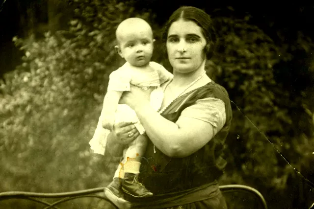 Estera Wechsler and Stefania Rubinger