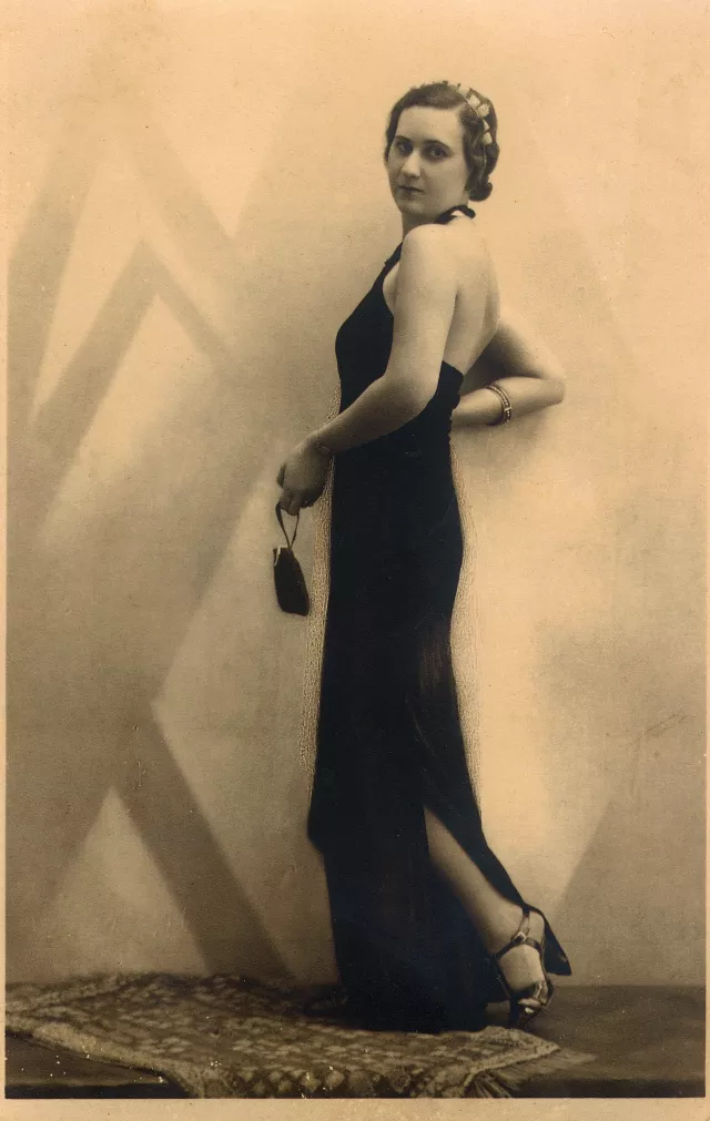 Steinmetz Bella báli ruhában