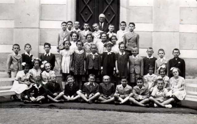 Irenke Lovith and schoolmates Irenke Lovith and schoolmates