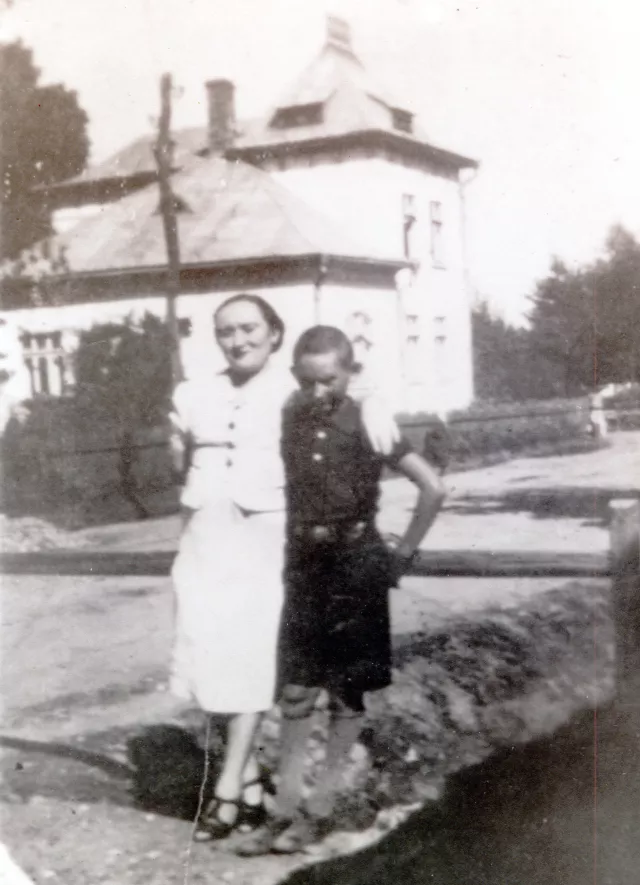 Adela Jawetz with her son Fridric Iavet Adela Jawetz with her son Fridric Iavet
