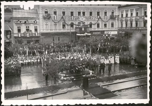 A magyar csapatok bevonulása Marosvásárhelyre 1940-ben A magyar csapatok bevonulása Marosvásárhelyre 1940-ben