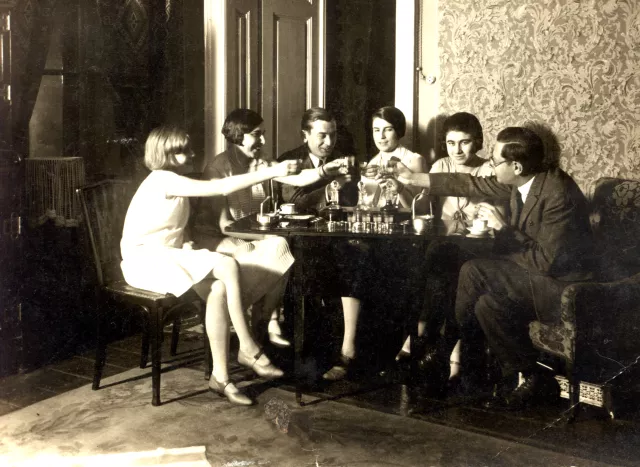 A Kaufmann lányok barátokkal