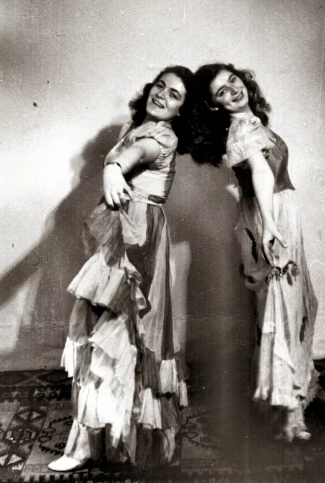 Melitta Seiler with her sister Melitta Seiler with her sister