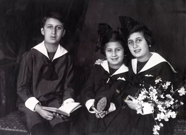 Juci Scheiner with her siblings